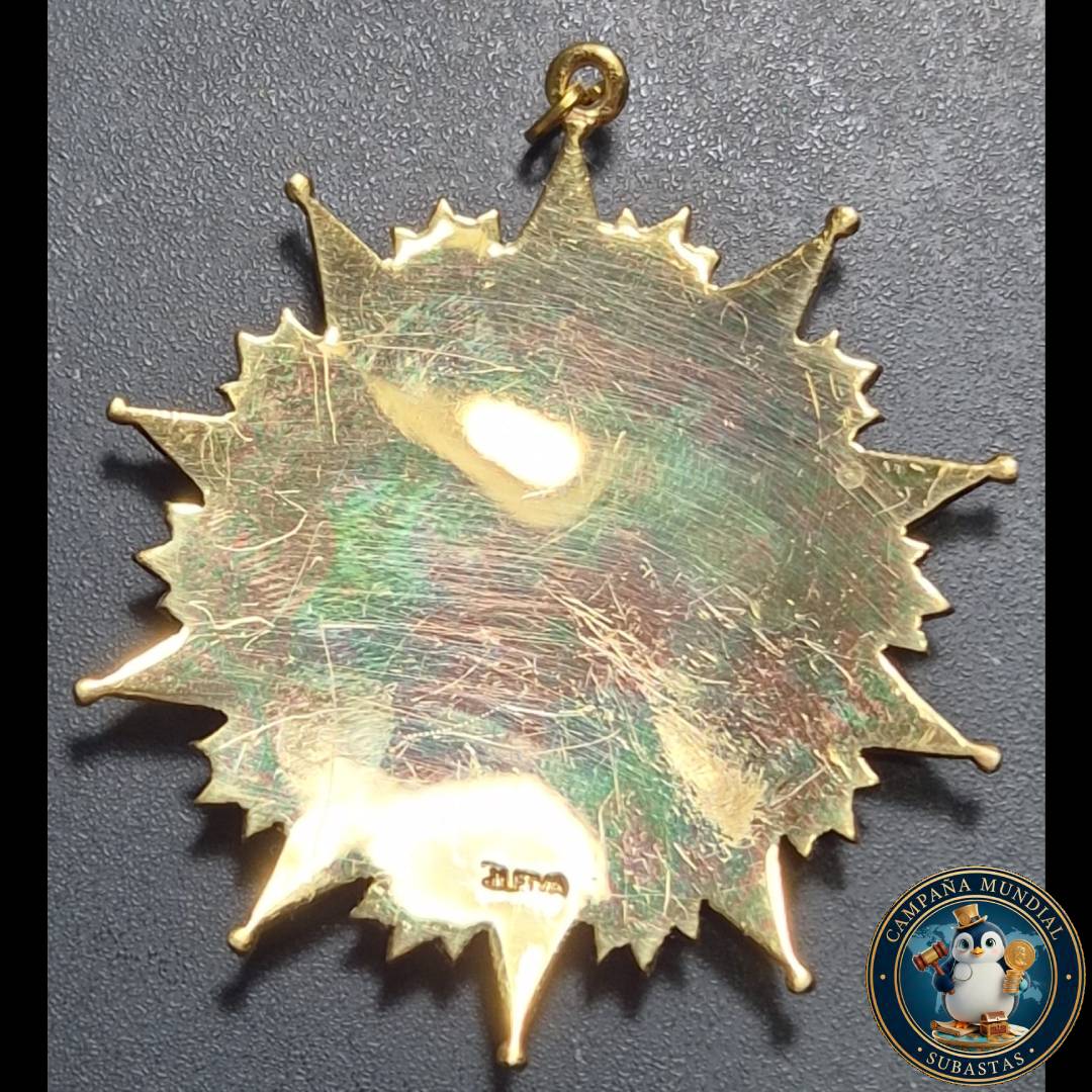A1033 MEDALLA CONDECORATIVA CON BERNARDO O´HIGGINS EN TONALIDADES DORADAS A CAFÉ.   GRAVADOR: J.LEIVA    CHILE