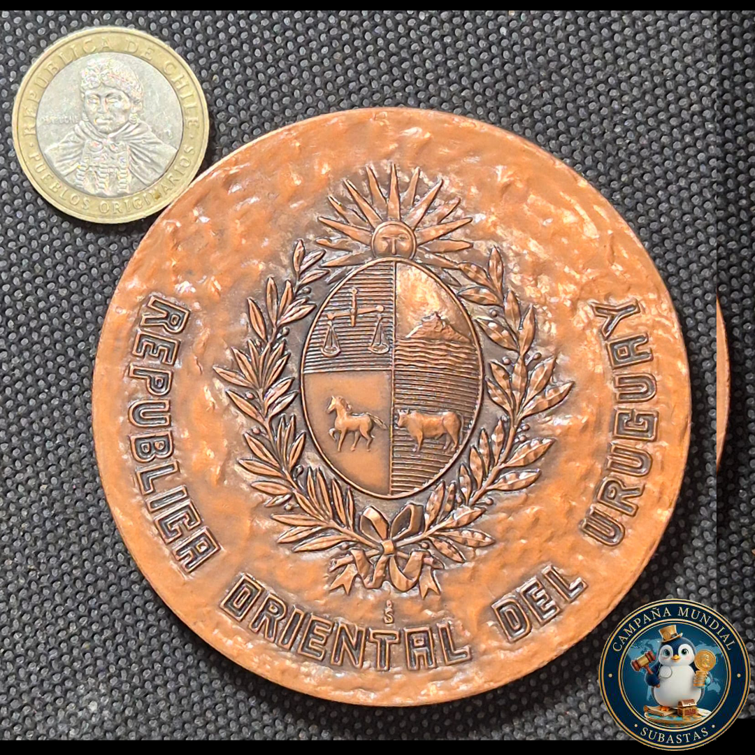 B1111 MEDALLA  EN HONOR A JOSÉ ARTIGAS. REPUBLICA DEL URUGUAY