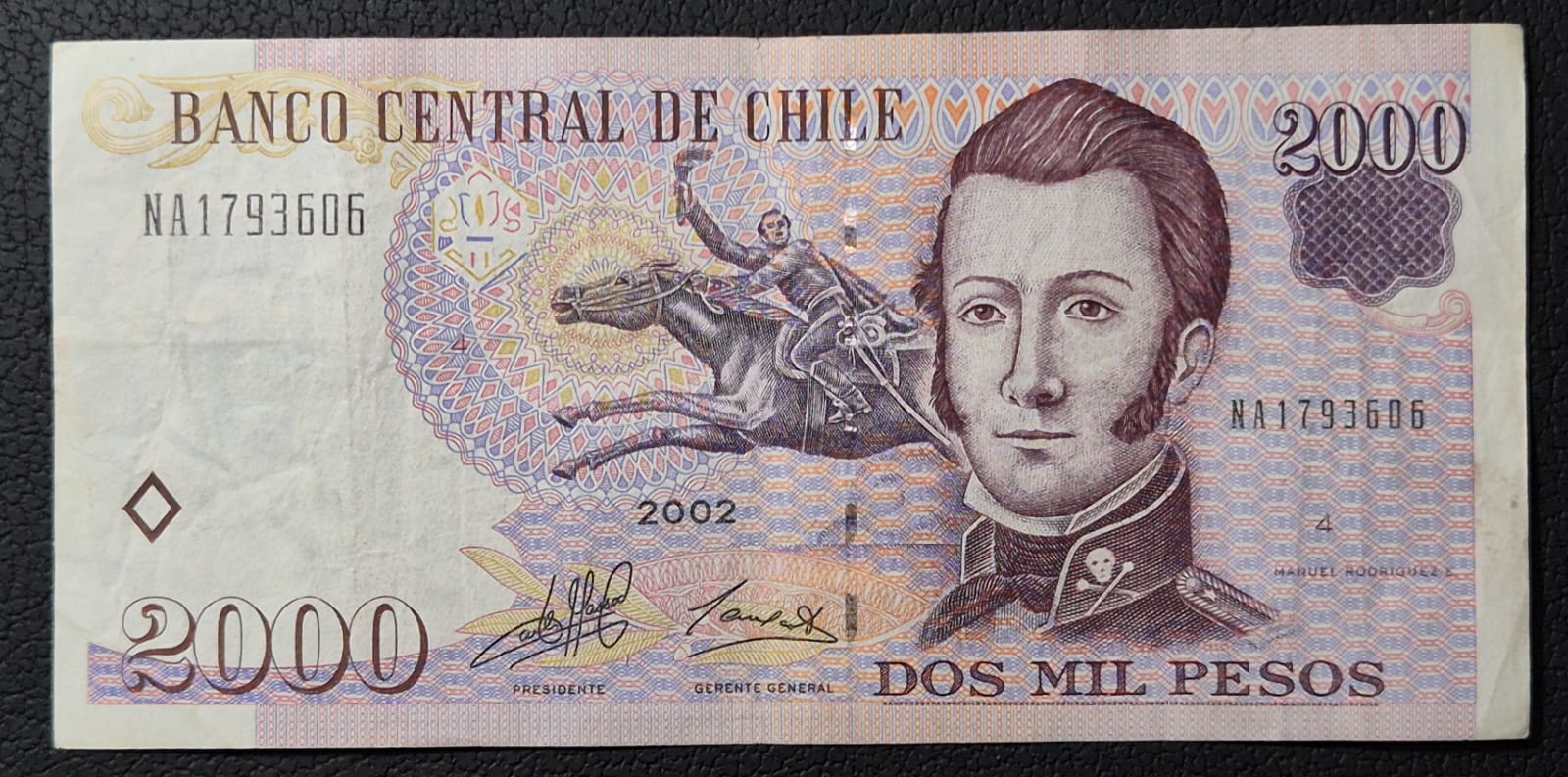C353 .- BILLETE DE 2000 PESOS AÑO: 2002  FIRMAS: MASSAD-CARRASCO  VF+   CHILE