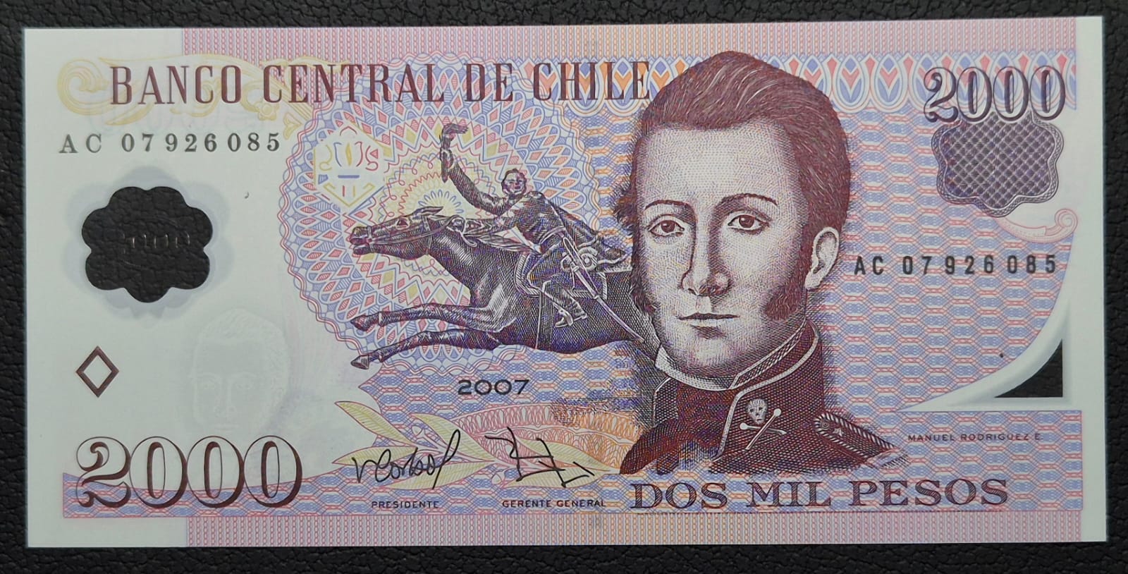C354 .- BILLETE DE 2000 PESOS AÑO: 2007  FIRMAS: CORBO-ZURBUCHEN  POLÍMERO   UNC  CHILE