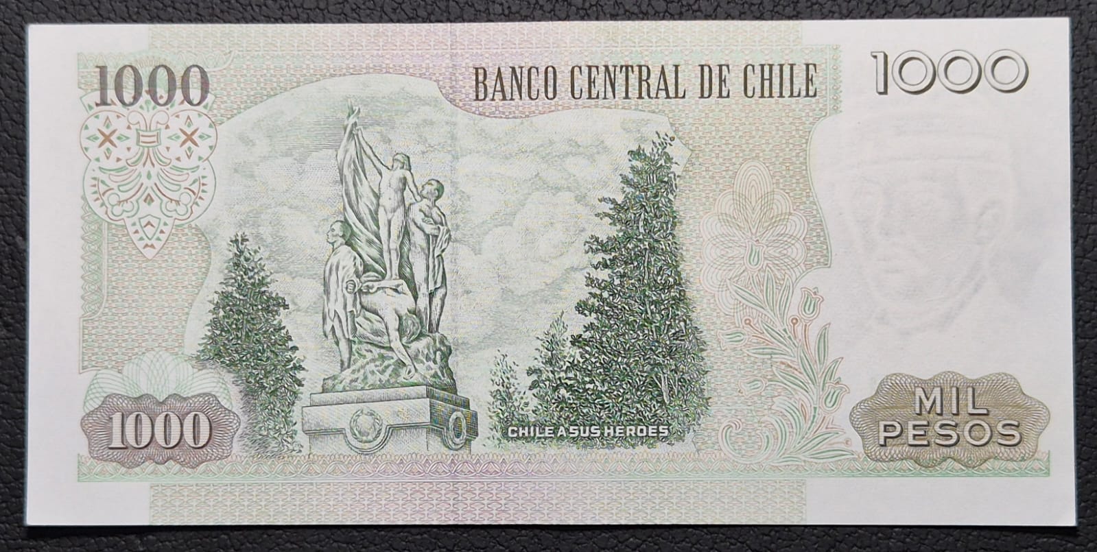 C355 .- BILLETE DE 1000 PESOS AÑO: 2004  FIRMAS: CORBO-CARRASCO  AUNC-   CHILE