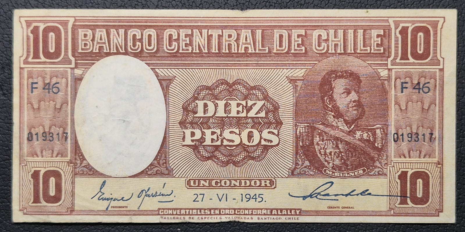 C361 .- BILLETE DE 10 PESOS FECHADO: 27-VI-1945   FIRMAS OYARZÚN-MASCHKE  VF+  CHILE