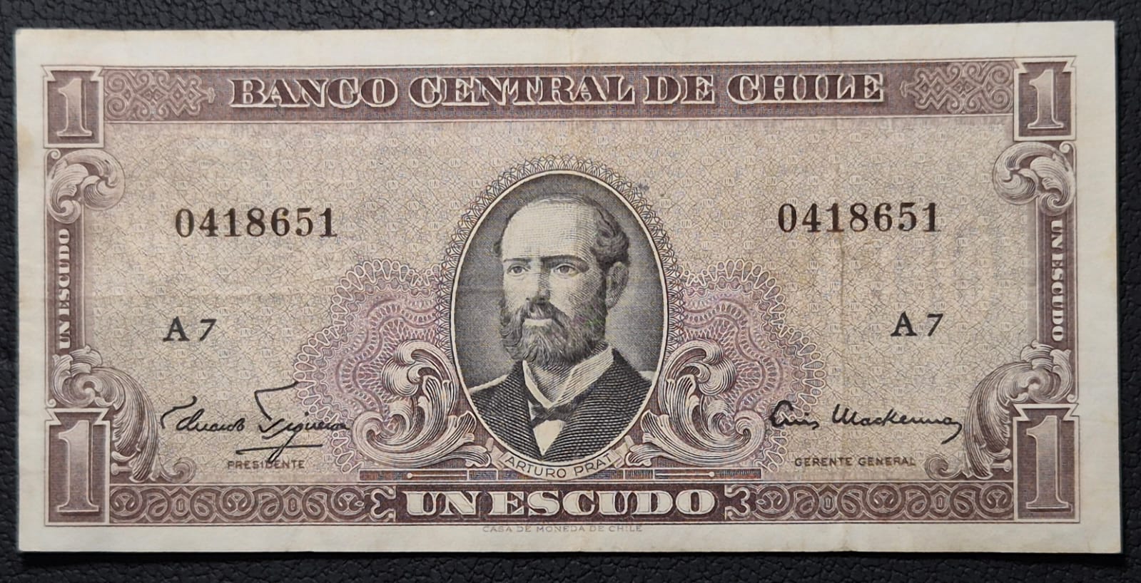 C363 .- BILLETE UN ESCUDO   SELLO DE AGUA 1000  N° GRANDES  XF    CHILE