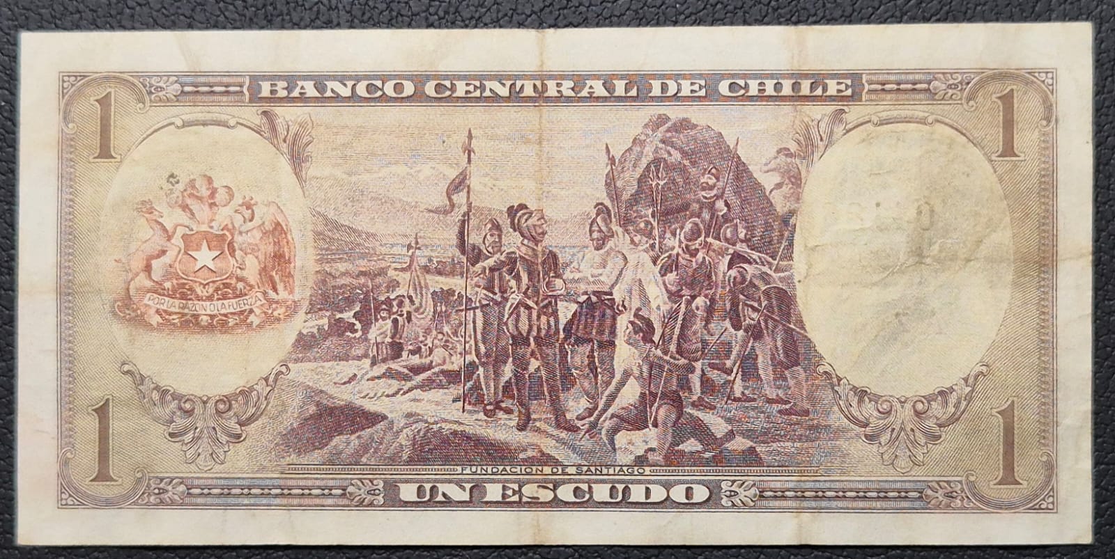 C363 .- BILLETE UN ESCUDO   SELLO DE AGUA 1000  N° GRANDES  XF    CHILE